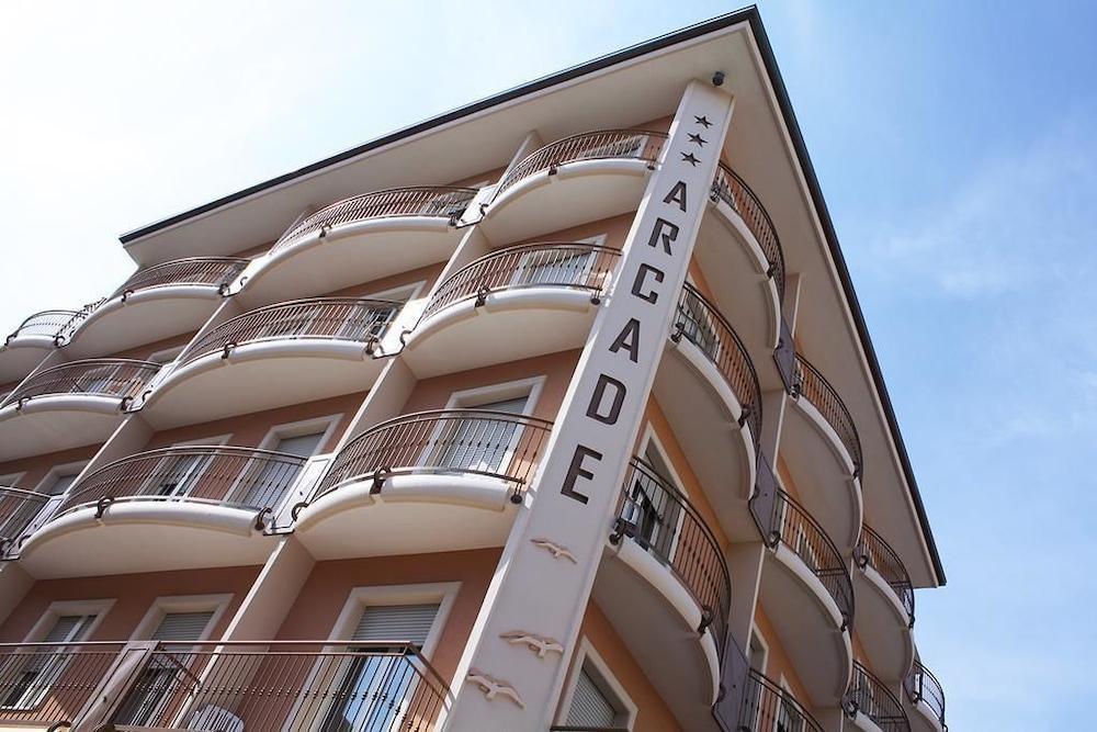 Hotel Arcade Римини Экстерьер фото