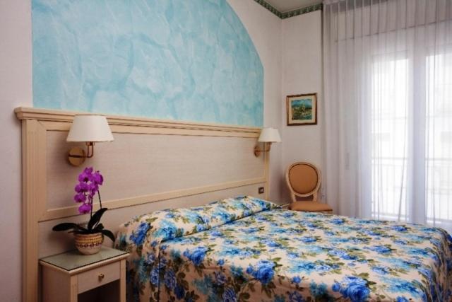 Hotel Arcade Римини Экстерьер фото